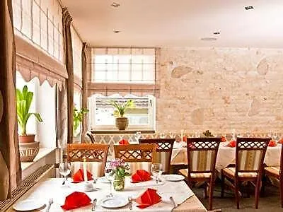 Stadt Hotel *